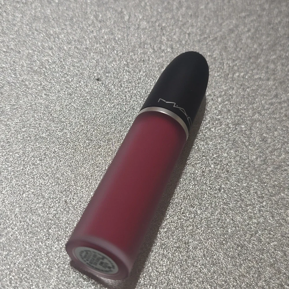 ❇️🧚‍♀️A LITTLE TAMED Mac RARE Powder Kiss Lip NWT